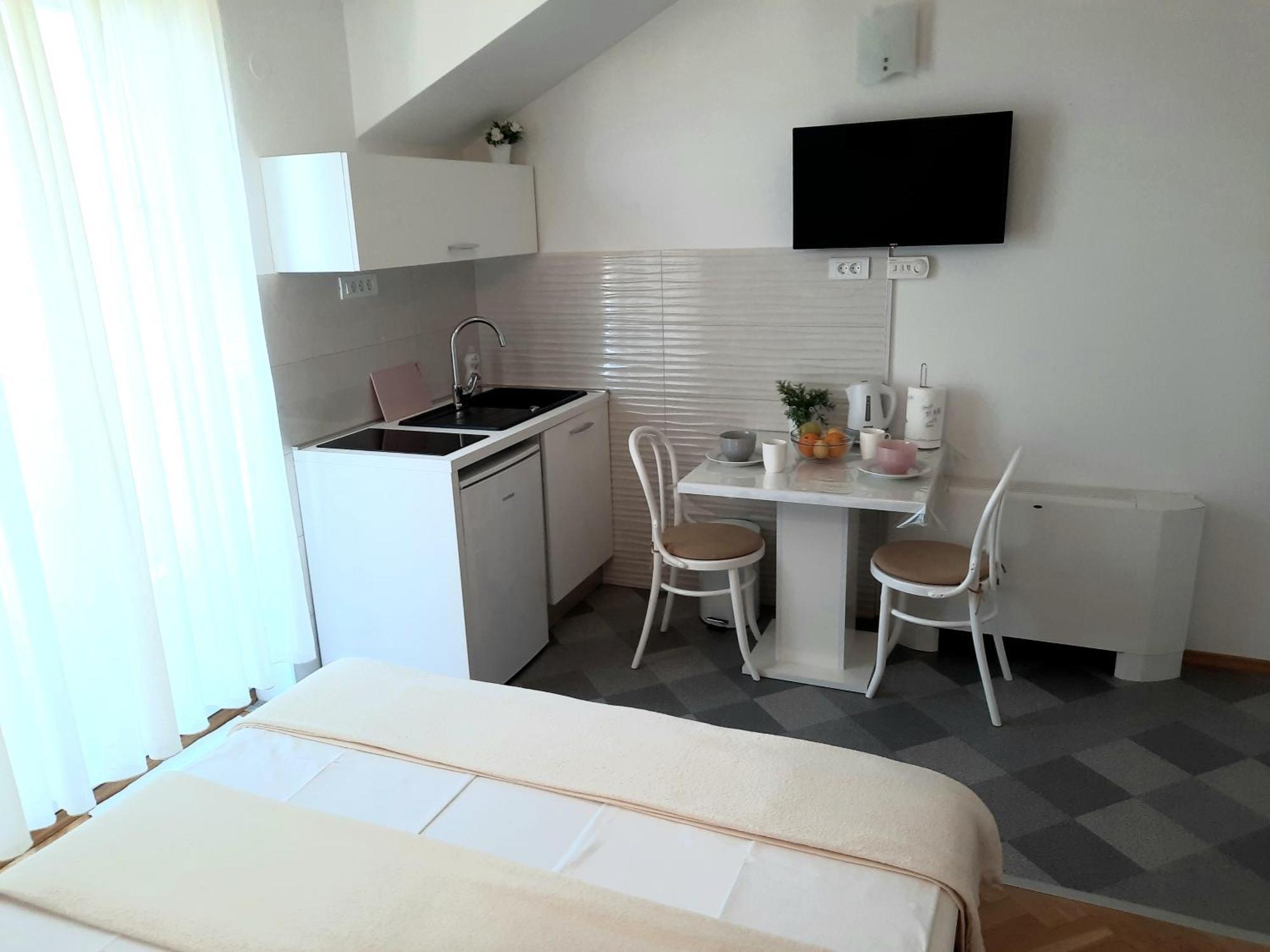 Studio Apartments Regina Bol Habitación foto